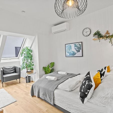 1 Min To Public Transport - 3 Min To Supermarket And Pharmacy - On-Site Parking For 19,90 Eur Wiedeń Zewnętrze zdjęcie